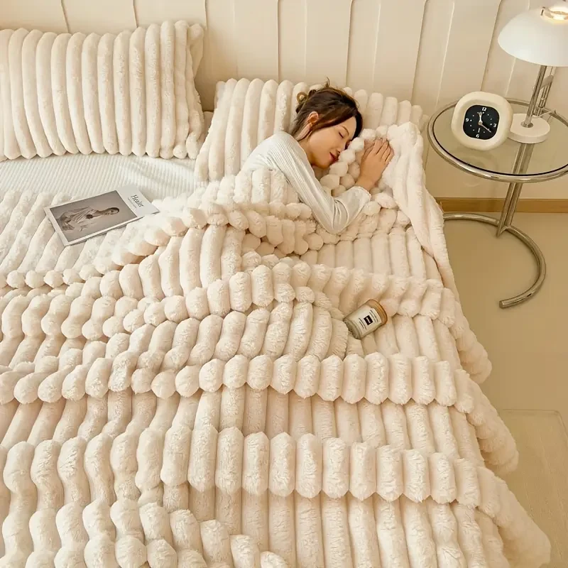 Flannel Bed Blankets And Towel Quilts Have Excellent Thermal Insulation Properties And Can Keep Out The Cold