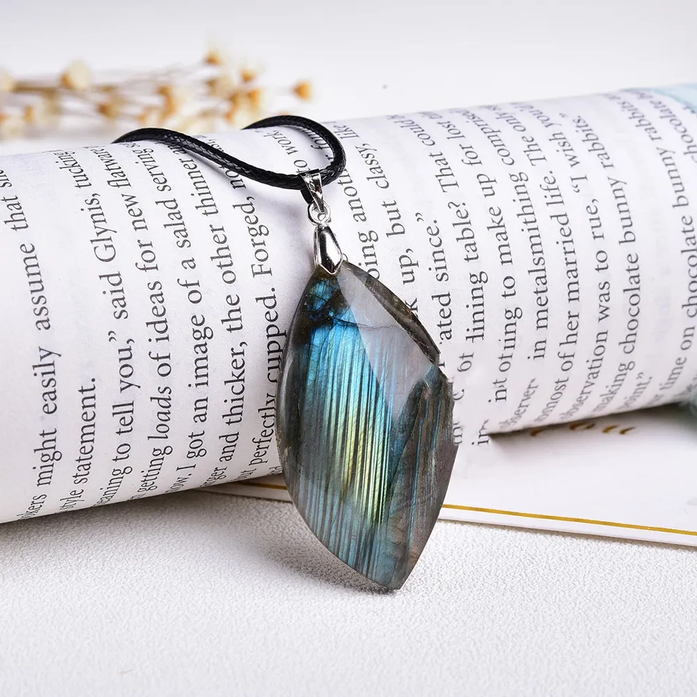 Natural Elongated Stone Moonlight Stone Leaves Blue Moonlight With Shape Pendant