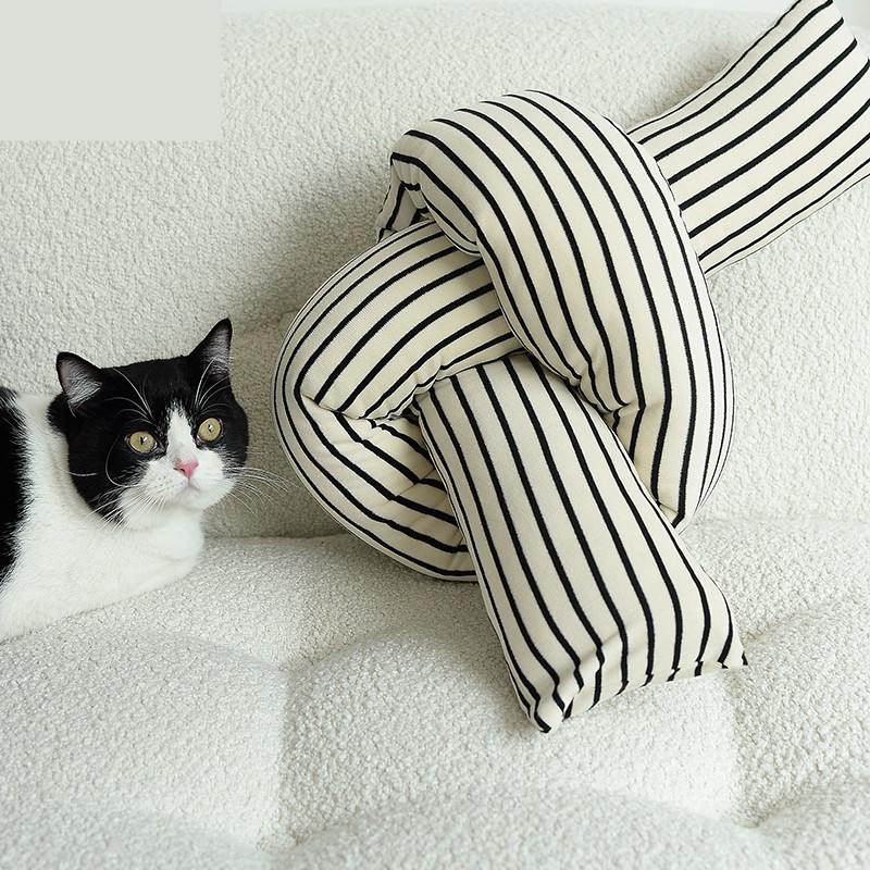 Knotted Waist And Shoulder Multifunctional Fun Pillow