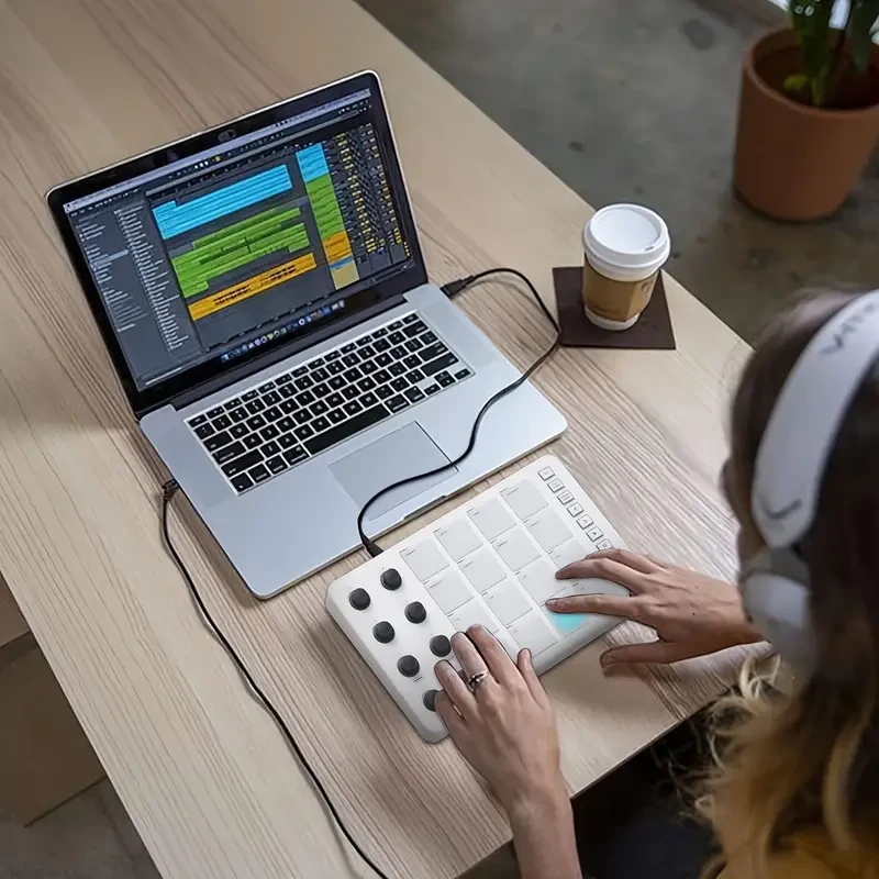 M-VAVE Wireless MIDI Controller, With Built-in Battery, Perfect Integration With Mainstream Digital Audio Workstations, Backlit Silicone Key Design, 360-degree Rotary Encoders, RGB Backlit Drum Pads, With 3.5mm MIDI Output Interface