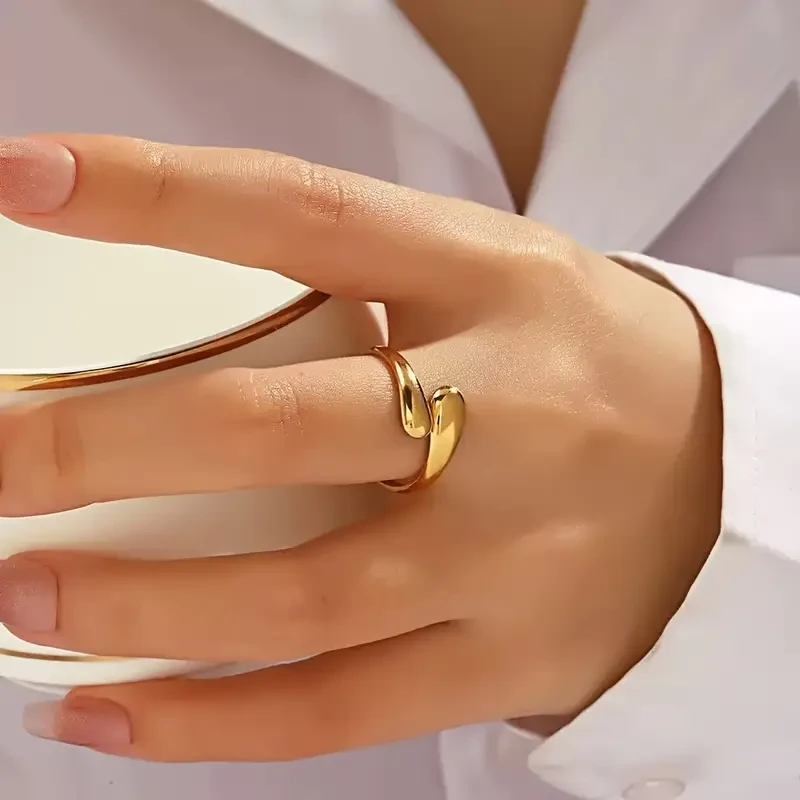 Elegant Golden-Tone Stainless Steel Open Ring  A Refined Statement for the Modern Woman