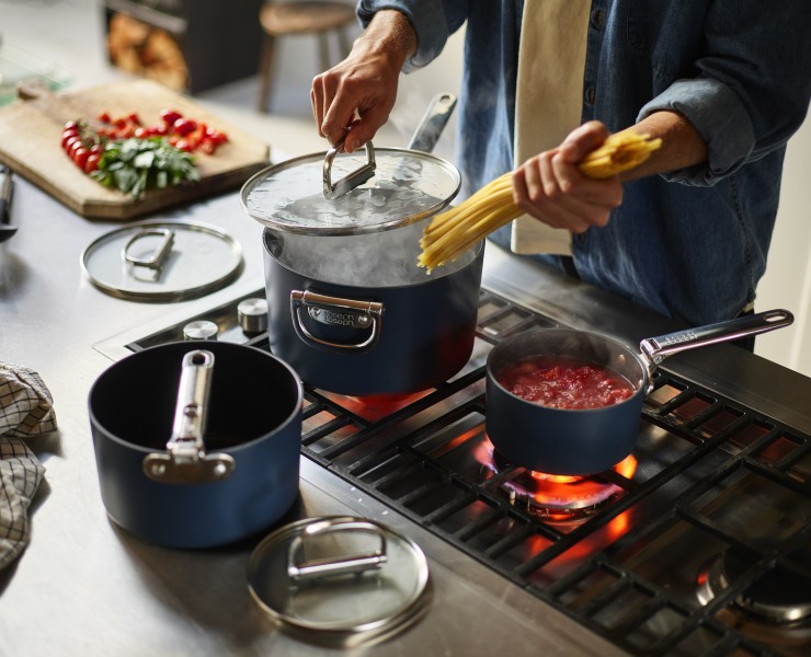 Space 23cm/5.4qt Non-Stick Induction Saucepan & Lid - Joseph Joseph