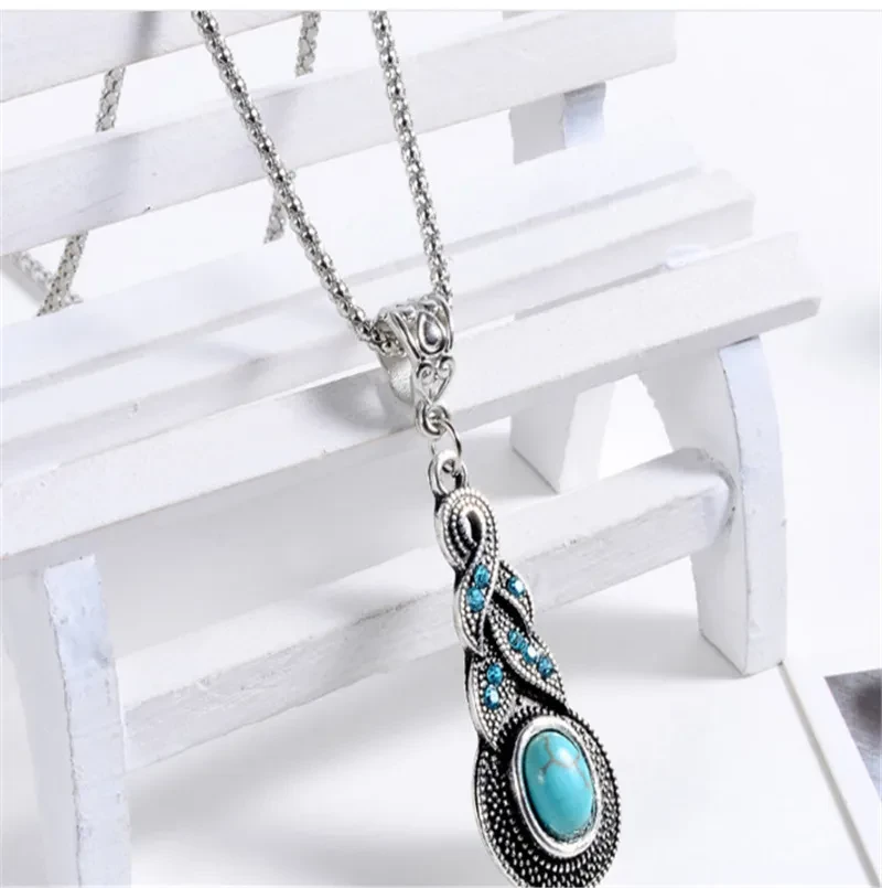 Blue rhinestone turquoise pendant necklace