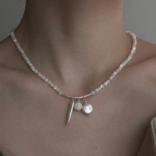 Leadwhite Lip Shell Beaded Aurora Natural Freshwater Pearl