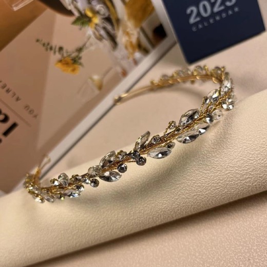 Glass Hairbands With A Minimalist Temperament