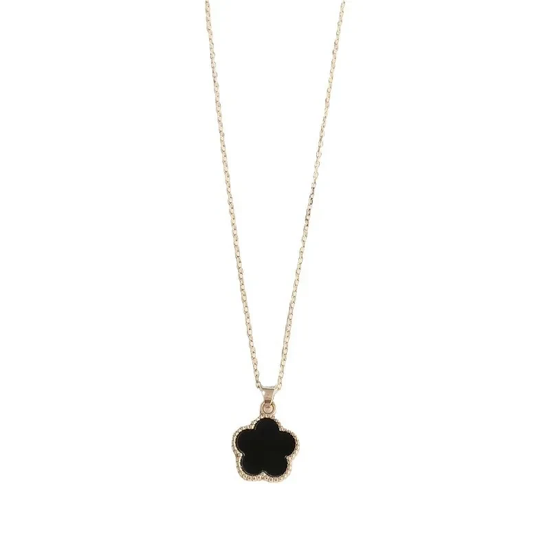 Lucky Grass Flower Necklace Female Niche Fashion