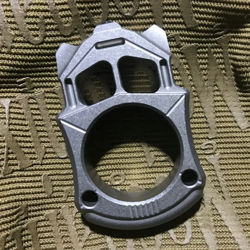 Ceramic Life-saving Finger Buckle Key Chain With Broken Window