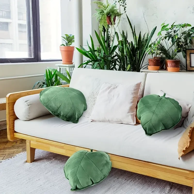 1pc Heart-Shaped Leaf Plush Pillow