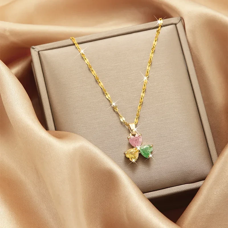 Women's Heart-shaped Clover Pendant Necklace