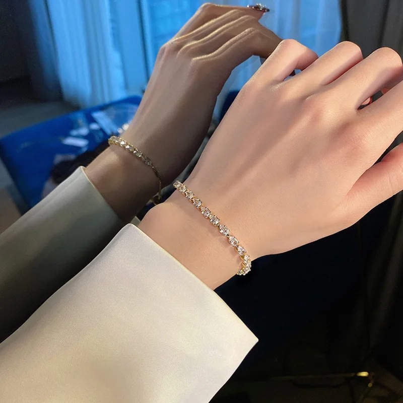 Luxury Adjustable Bracelet A Stylish Geometric Square Rhinestone Wristband for Women