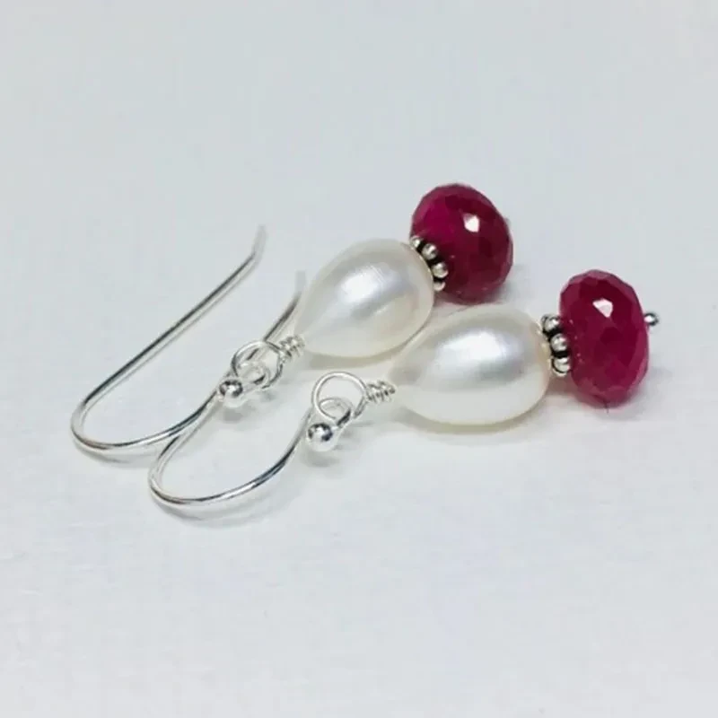 Graceful And Fashionable Drop-shaped Natural Pearl Earrings