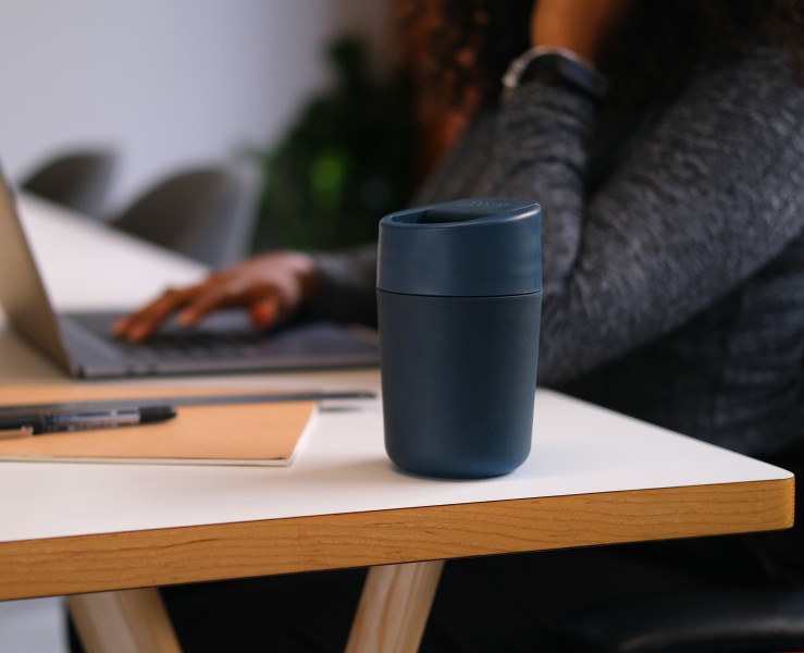 Sipp Travel mug - 340 ml (12 fl. oz) - Blue - Joseph Joseph