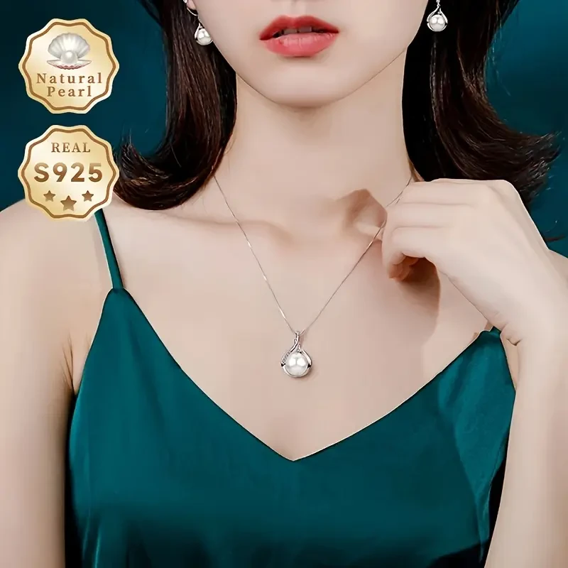 A Pearl Necklace Featuring a Stylish Pendant for Women