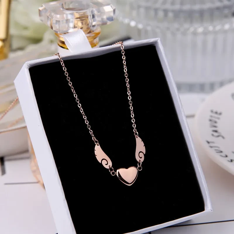 Fashion Heart Pendant Angel Wing Necklace