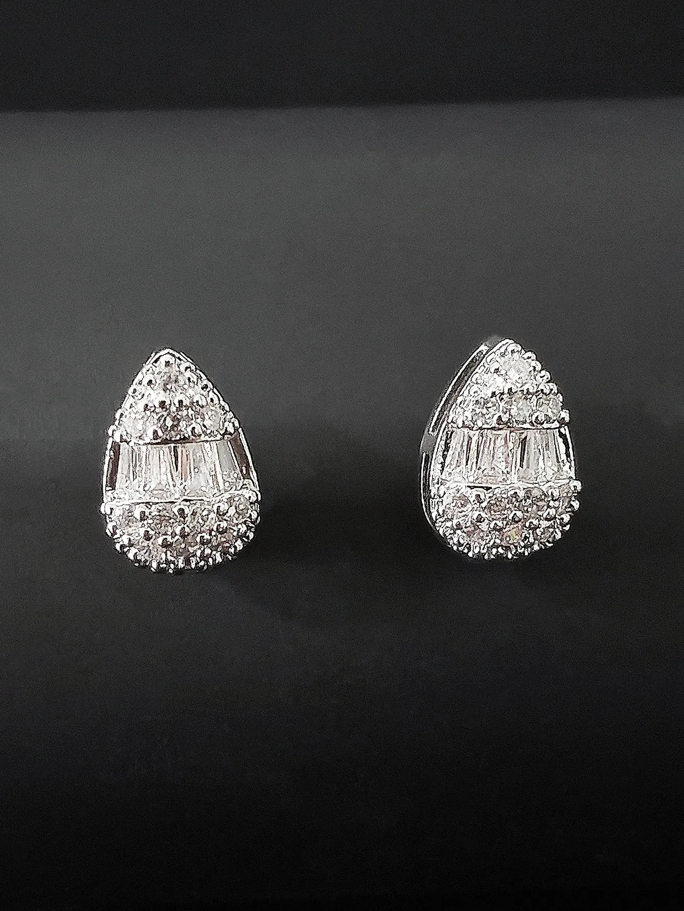 Luxury Dignified Sense Of Design Fashion And Fully-jewelled Flash Earrings
