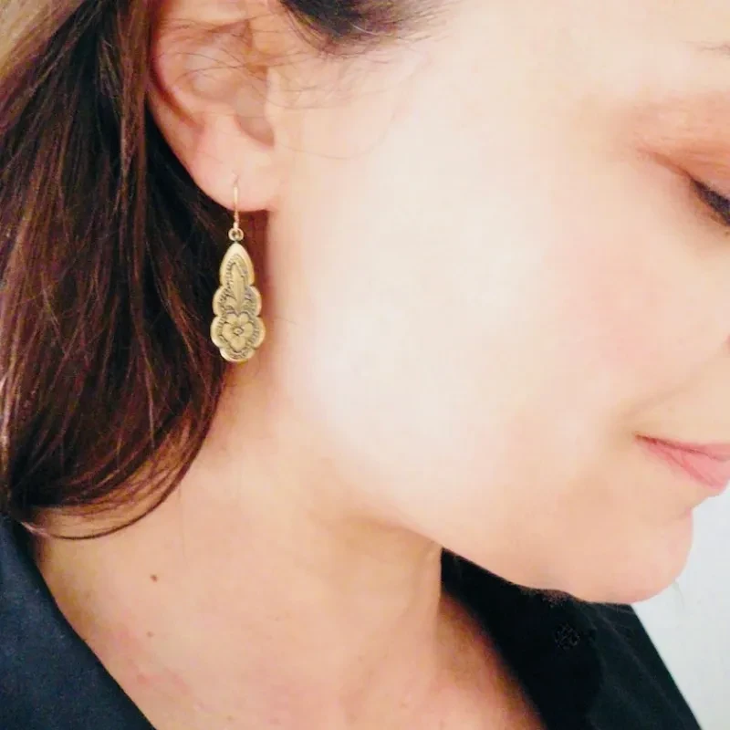 Carved Flower Pendant Earrings For Women