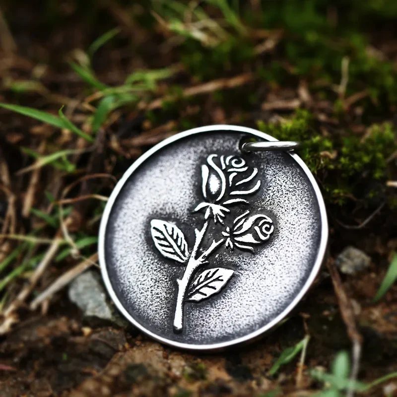 Vintage Rose Type Titanium Steel Pendant