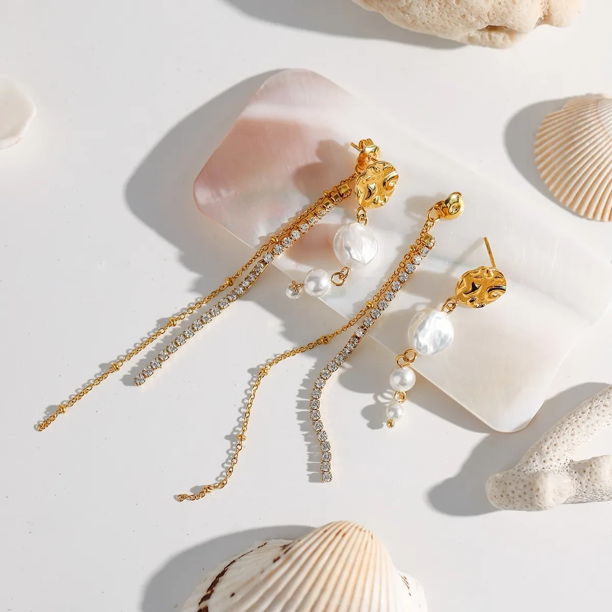 18K Dold Pearl White Zircon Claw Chain Tassel Earrings