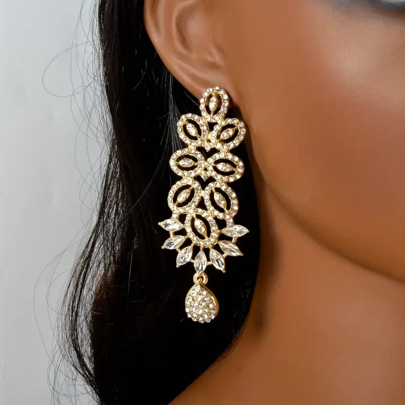 Elegant & Luxurious Women's Jewelry Set with Sparkling Zirconia Flower Pendants