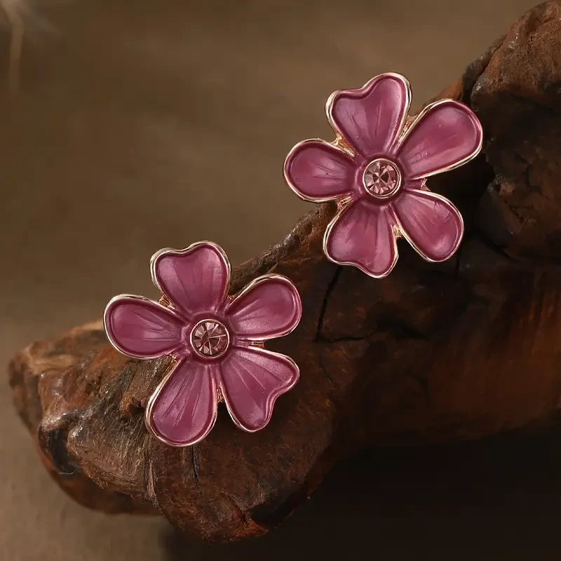 A Jewelry Set for Women Featuring a Pair of Earrings And a Necklace