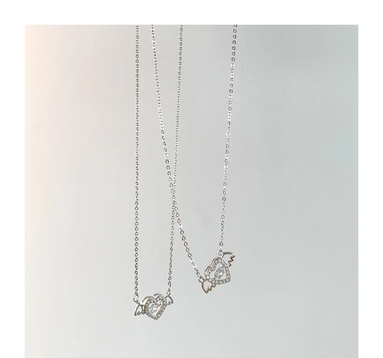 Design The Clavicle Chain Of A Light And Extravagant Minority Female