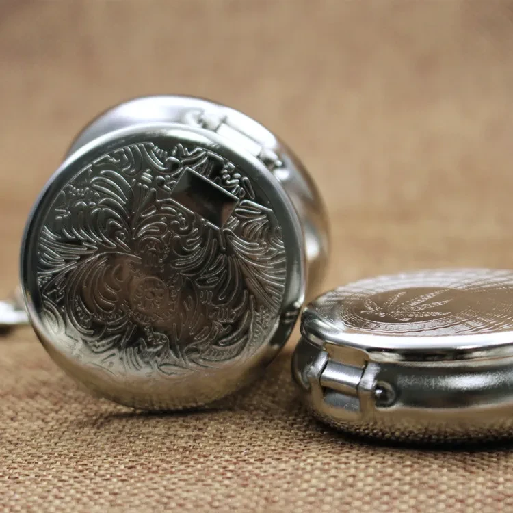 Portable Metal Small Ashtray Round Environmental Protection Ashtray With Keychain