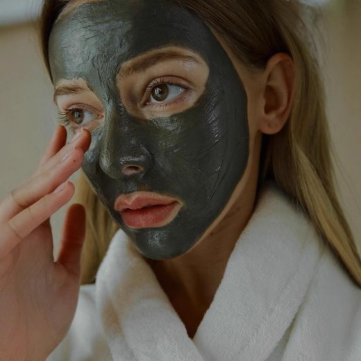 Clay Mask Apply To Clean Pores