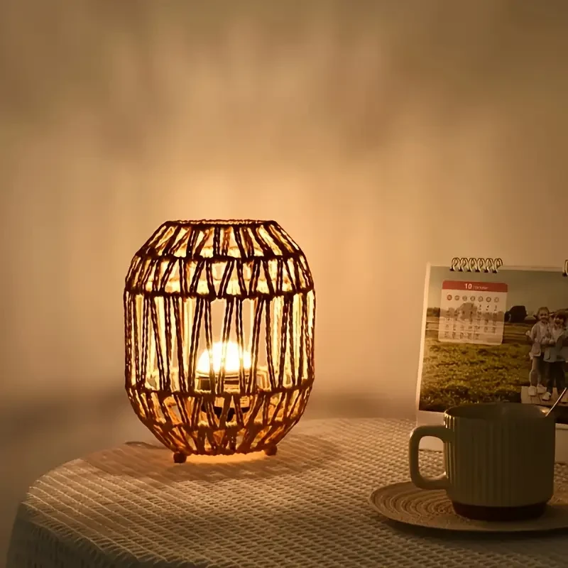 Rattan Table Lamp Hand-Woven Small Desktop Light, Natural Decor Bedside Lamp, Farmhouse Style Bedside Lamp, Perfect for Bedroom, Living Room, Bohemian Style Room Decoration, Indoor Use