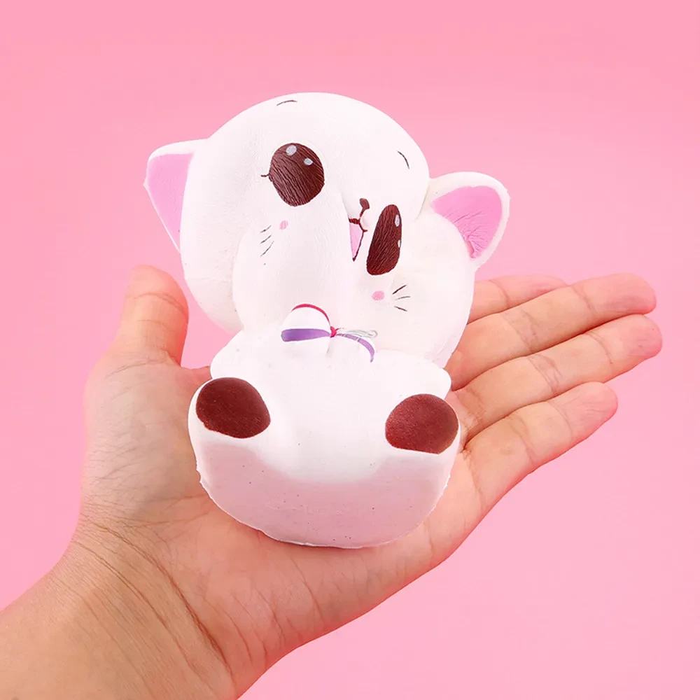 Simulation bow tie cat decompression toy