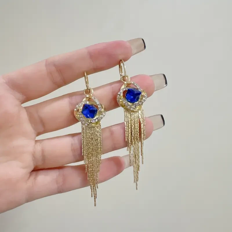 Elegant Golden Tassel Earrings with Sparkling Synthetic Zirconia Stones  Perfect for Parties, Everyday Fashion, and Gift-Giving