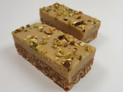 Slice Ginger Pistachio Precut Approx. 80-90g