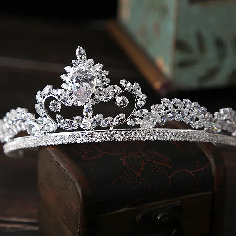 Silver zircon crown