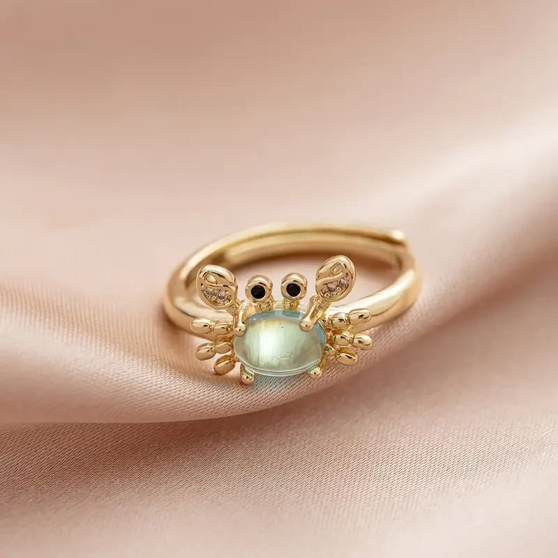 Elegant Adjustable Mini Crab Ring for Women: A Unique Piece of Cute Copper Jewelry