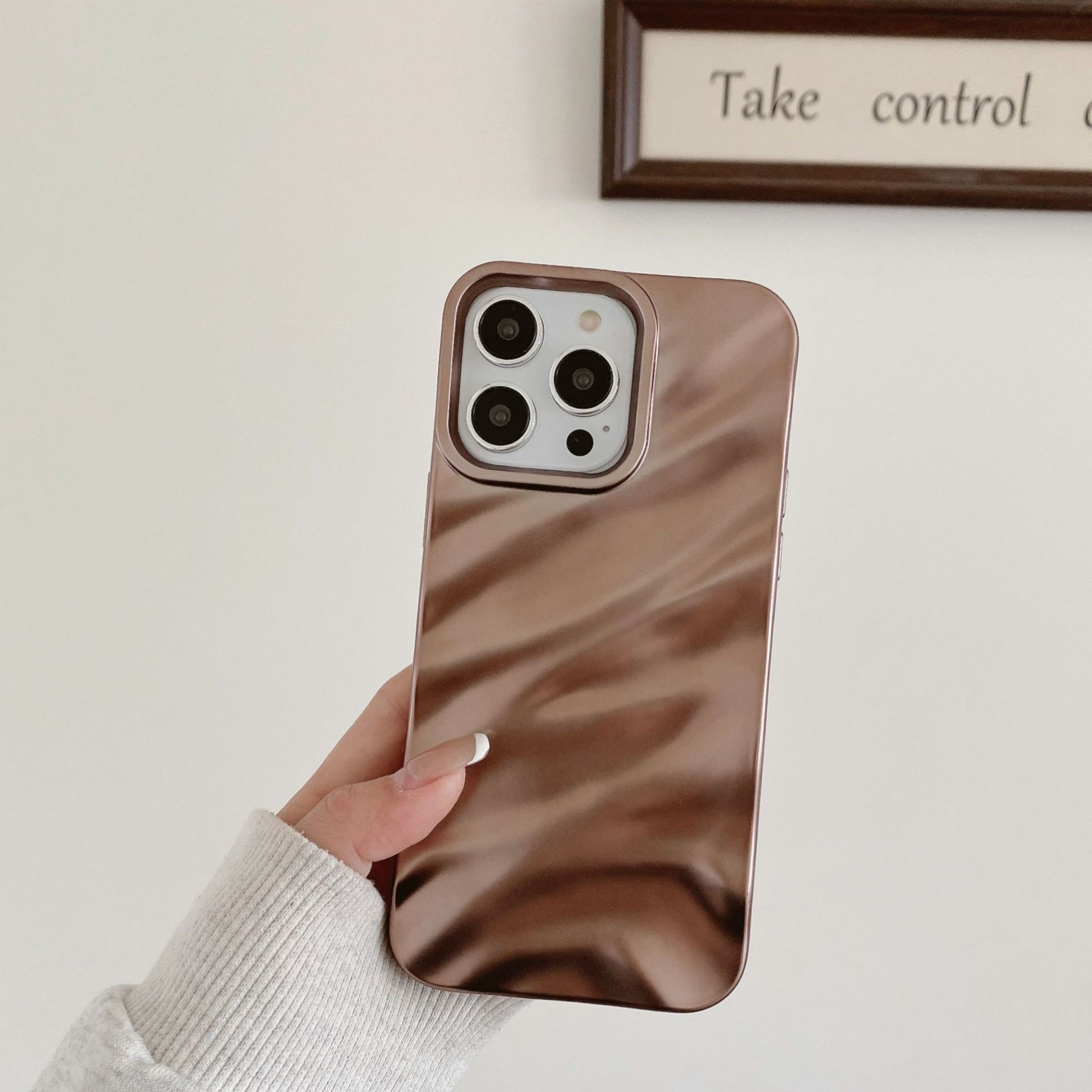 Anti-fall Soft Solid Color Wave Pleated Phone Case