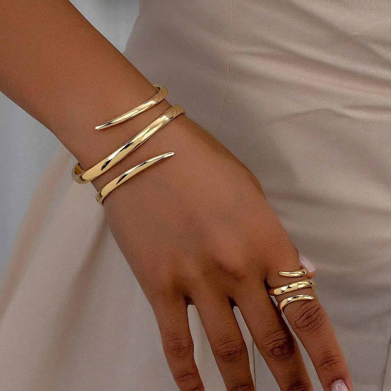 European and American Thick Bracelet and Ring Jewelry Set for Women