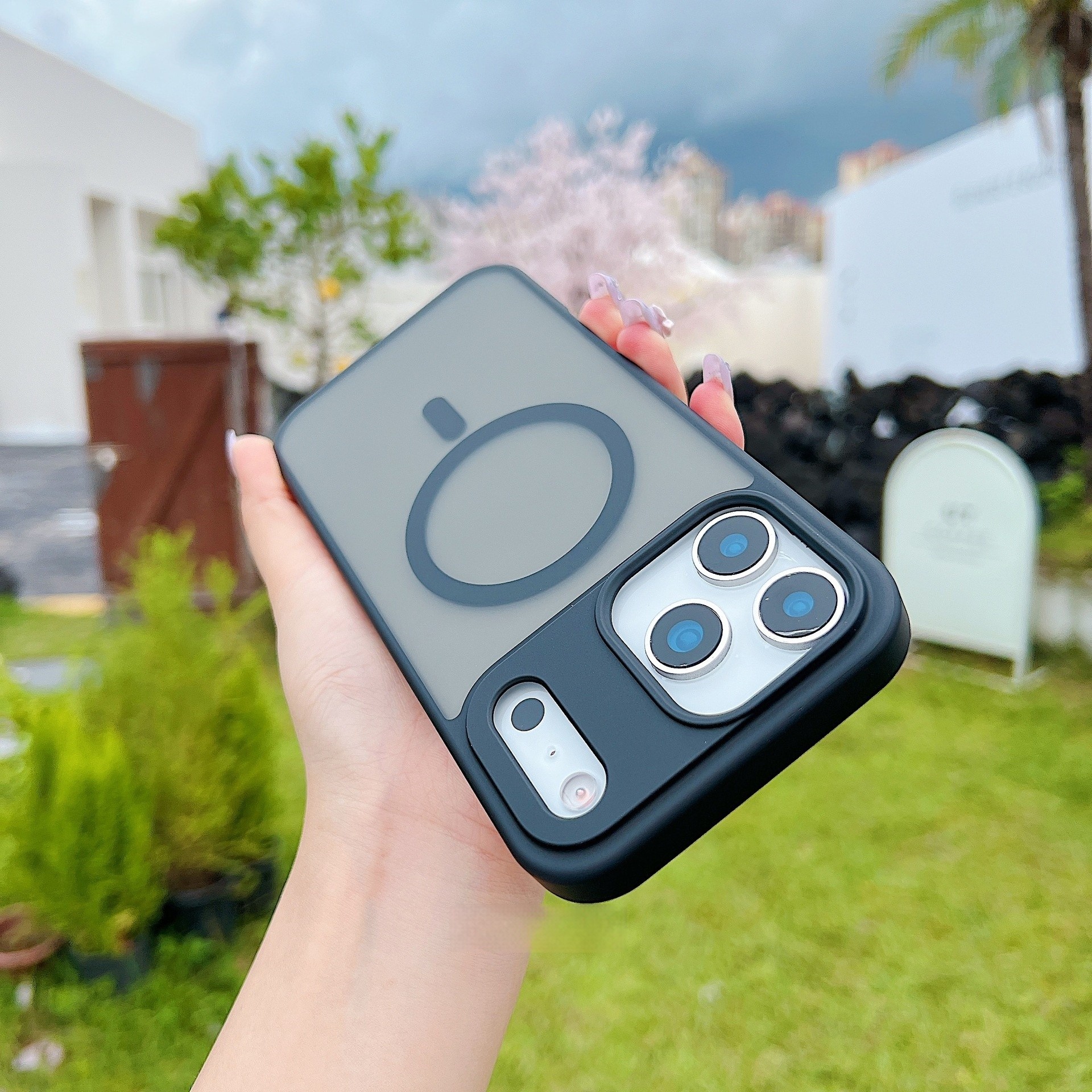 Fashion Magnetic Matte Drop-resistant Protective Cover