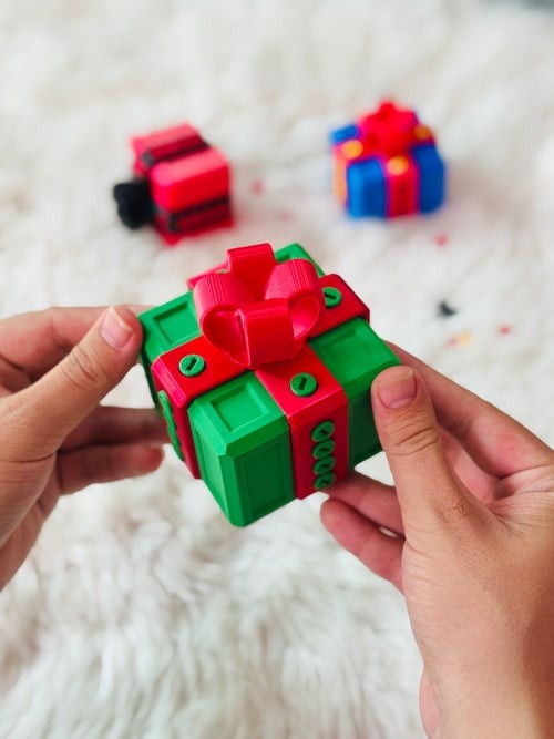 🎁 The Middle Finger Box Prank Challenge: The Ultimate Hilarious Gag Gift! 🤪🖕