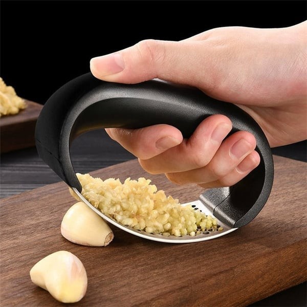 CrushEase™ Garlic Rocker – Effortless Garlic & Ginger Mincer