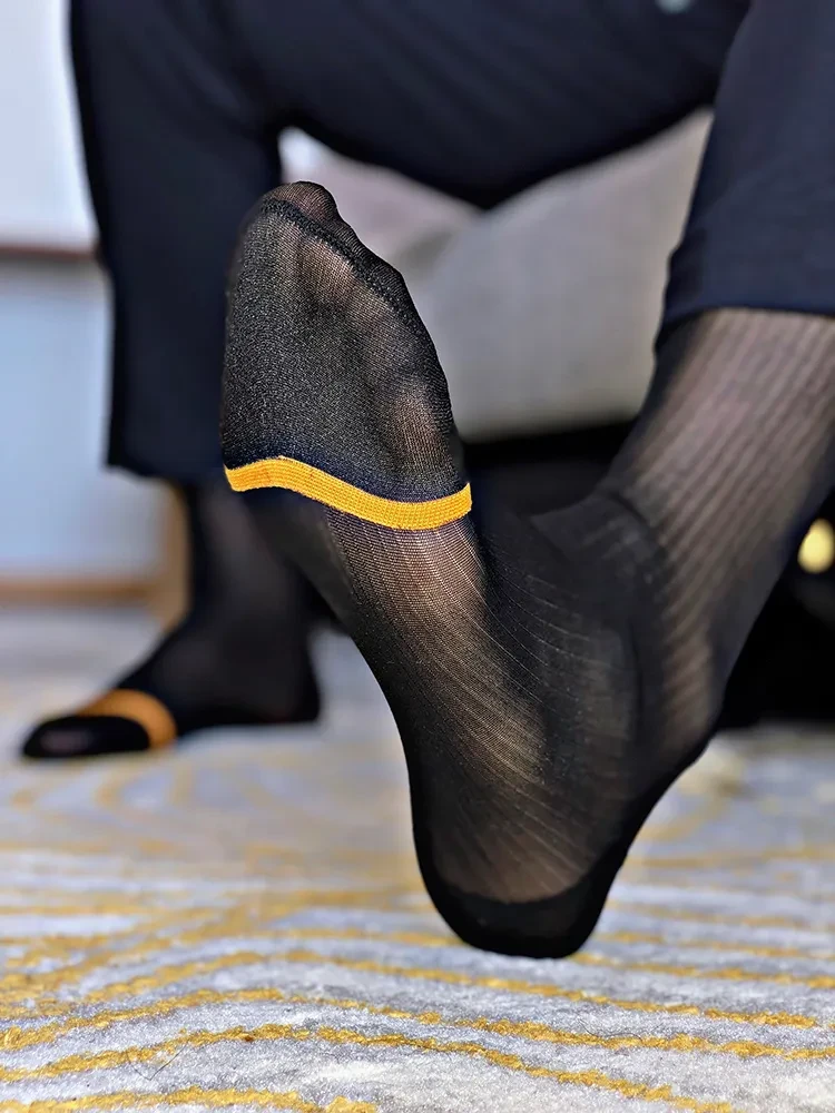 Men's dark line socks with golden toes