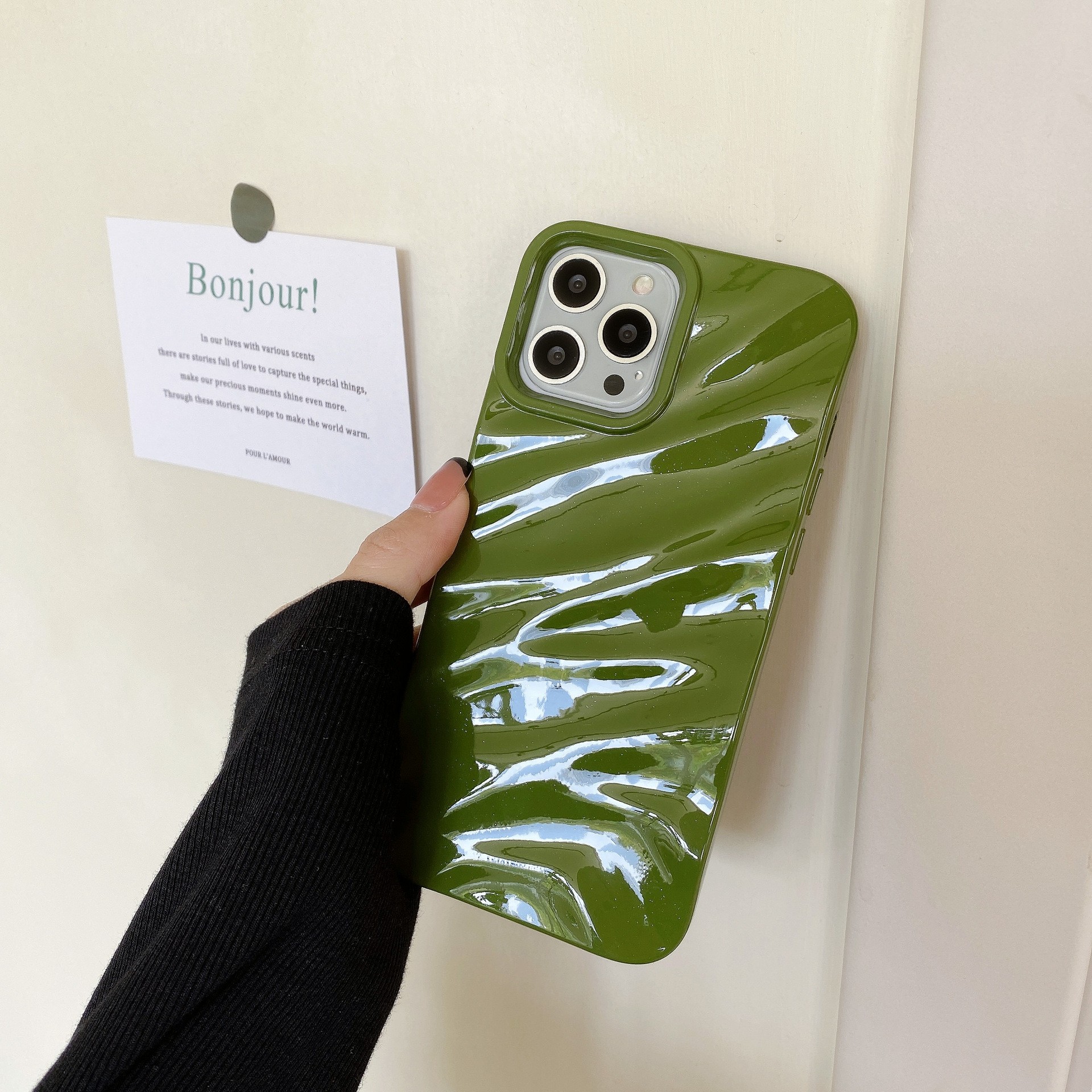 Anti-fall Soft Solid Color Wave Pleated Phone Case